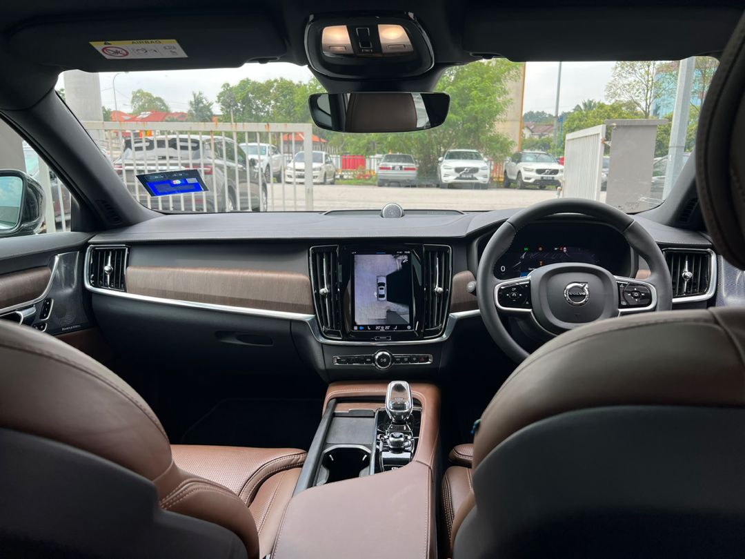 2022 Volvo S90 B5