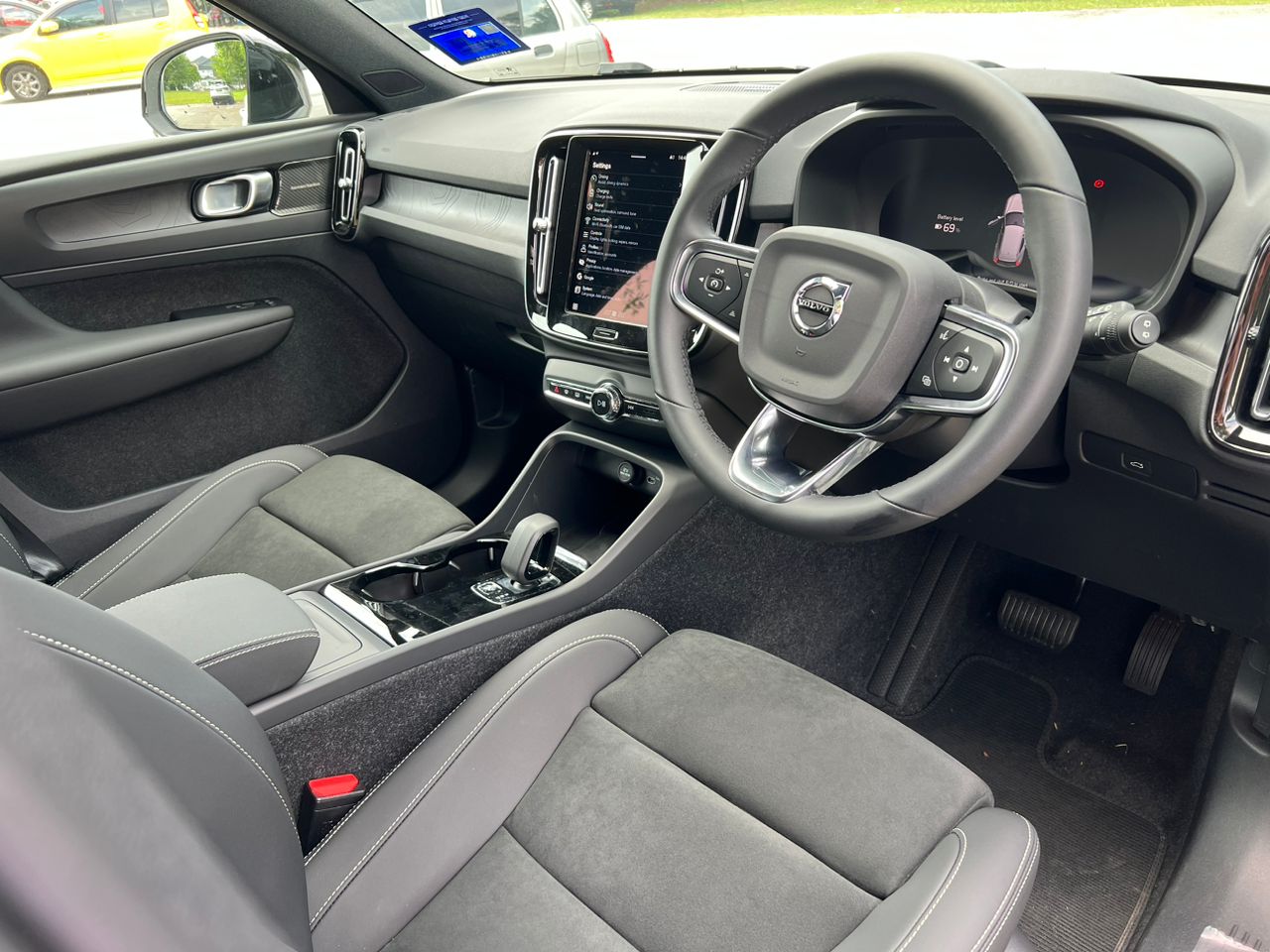 2022 Volvo XC40 P8 Electric