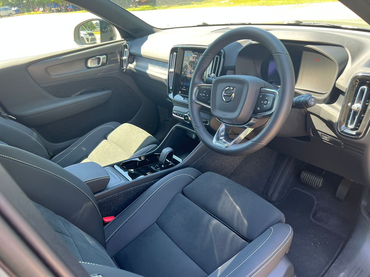 2022 Volvo XC40 P8 Electric