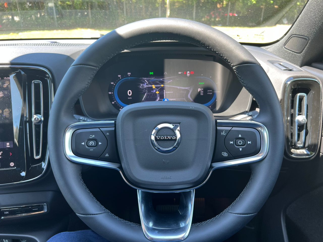 2022 Volvo XC40 P8 Electric