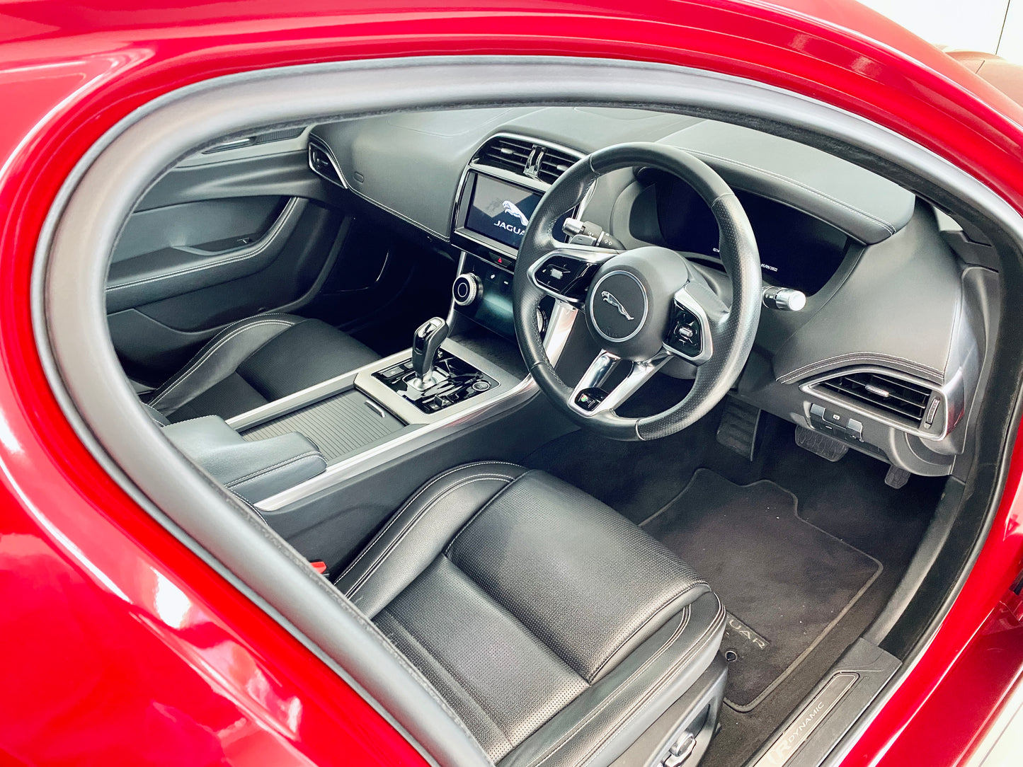 2020 Jaguar XE 2.0L R-Dynamic SE