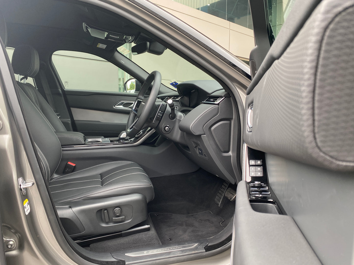 2022 Land Rover Velar 2.0L R-Dynamic