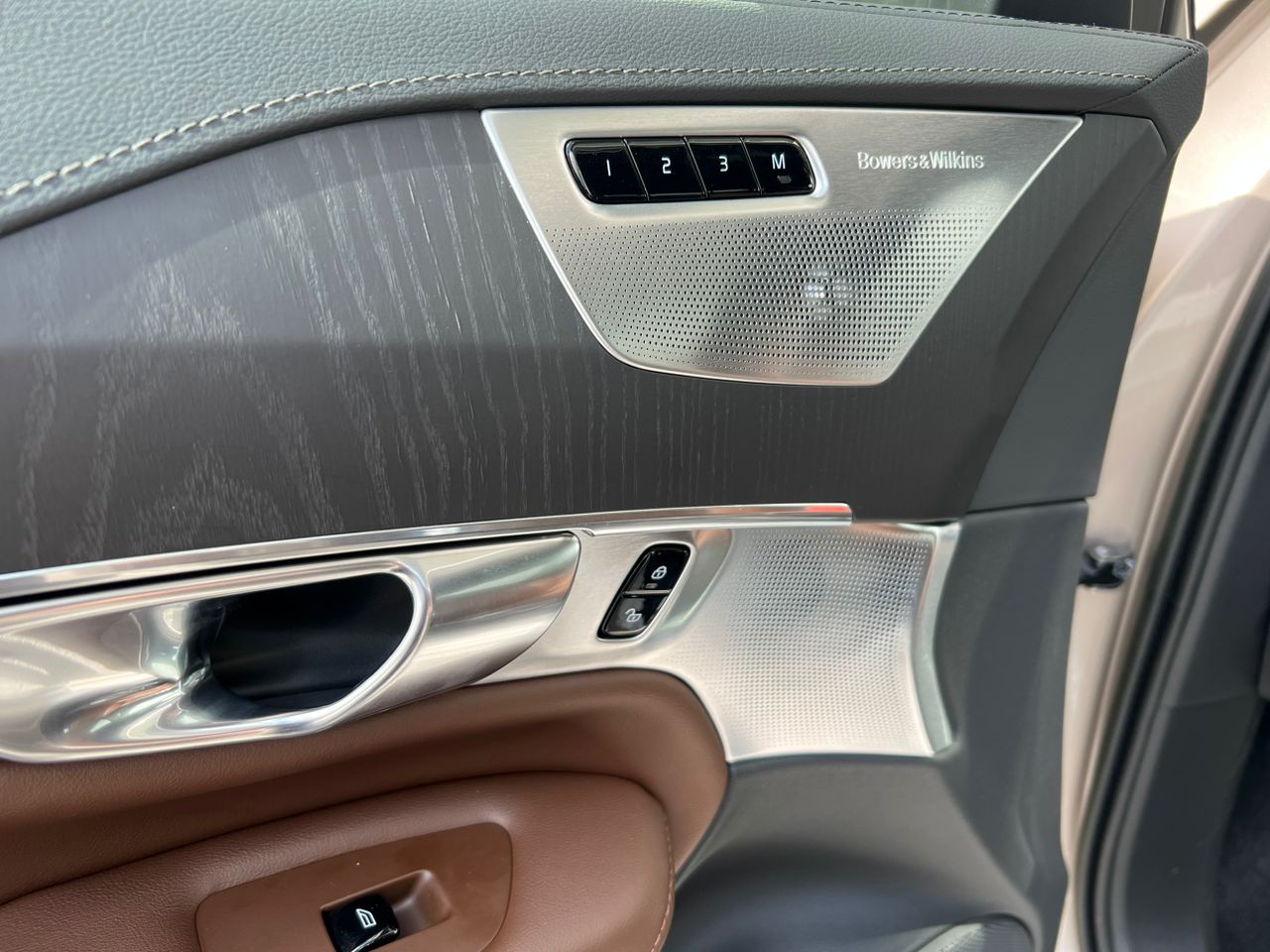 2022 Volvo XC90 B5 Ultimate