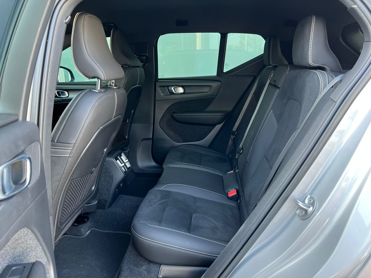 2022 Volvo XC40 B5 Ultimate