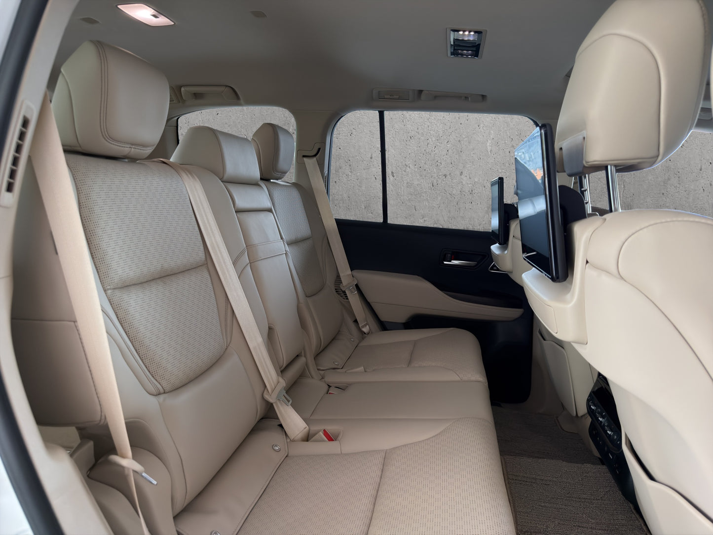 Toyota Land Cruiser 300