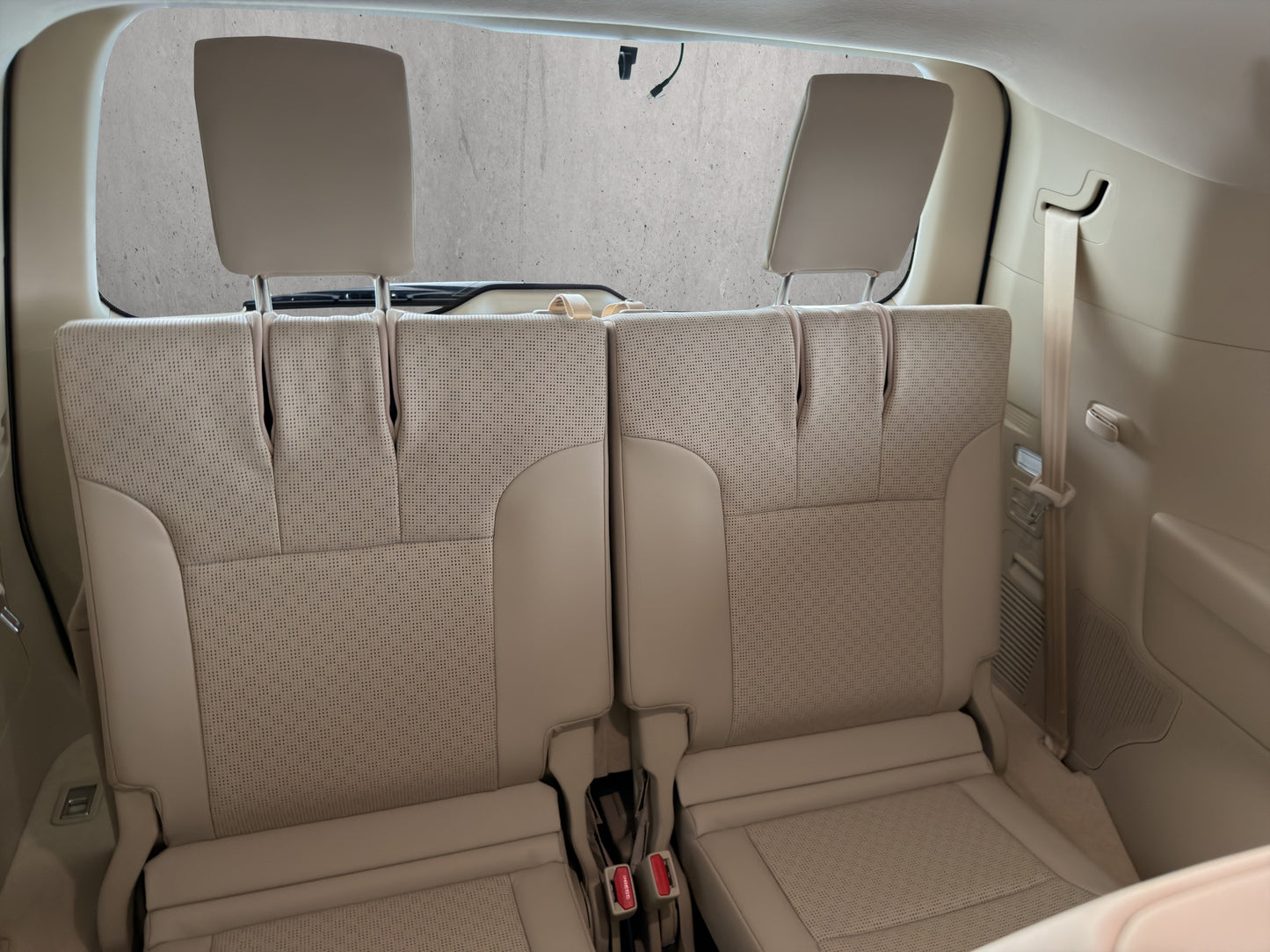 Toyota Land Cruiser 300
